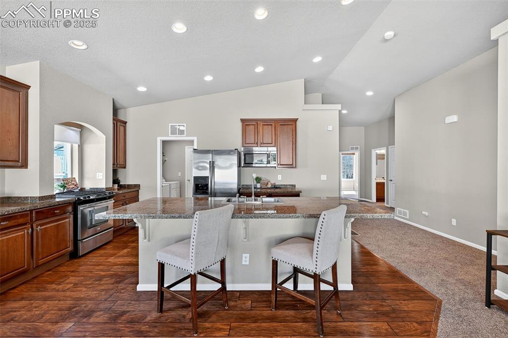 Image 8 of 27: Kitchen