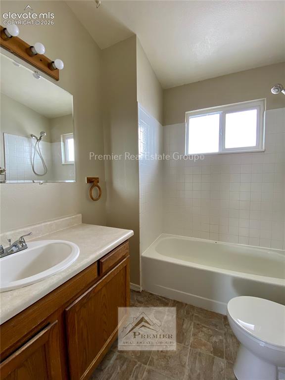 Image 7 of 7: Bathroom