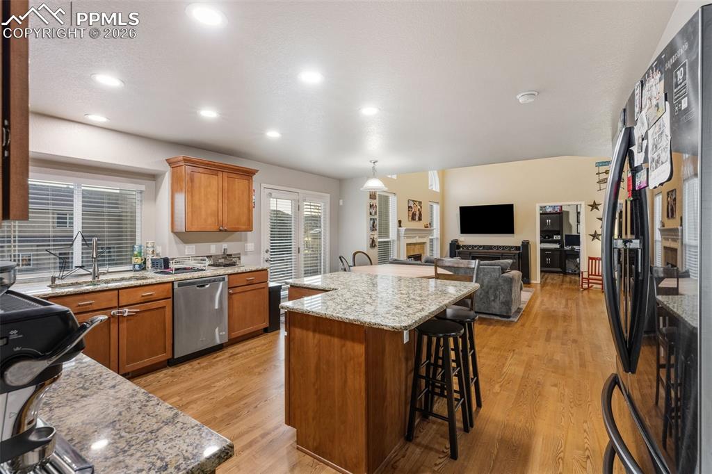 Image 14 of 37: Kitchen