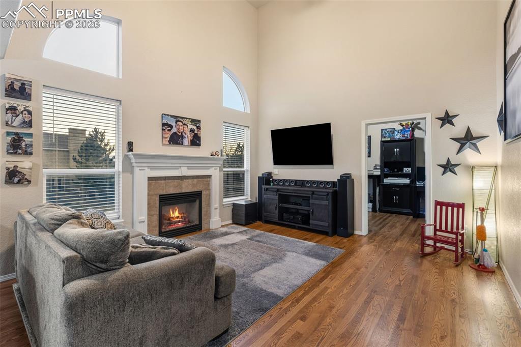 Image 18 of 37: Living Room