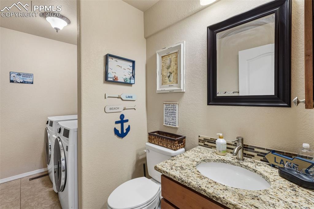 Image 20 of 37: Bathroom