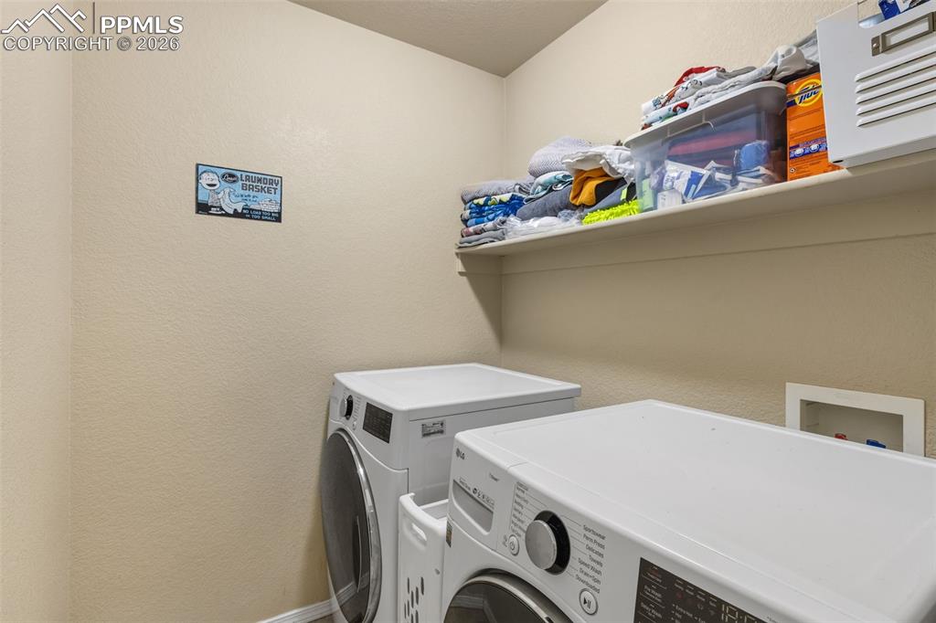 Image 21 of 37: Laundry