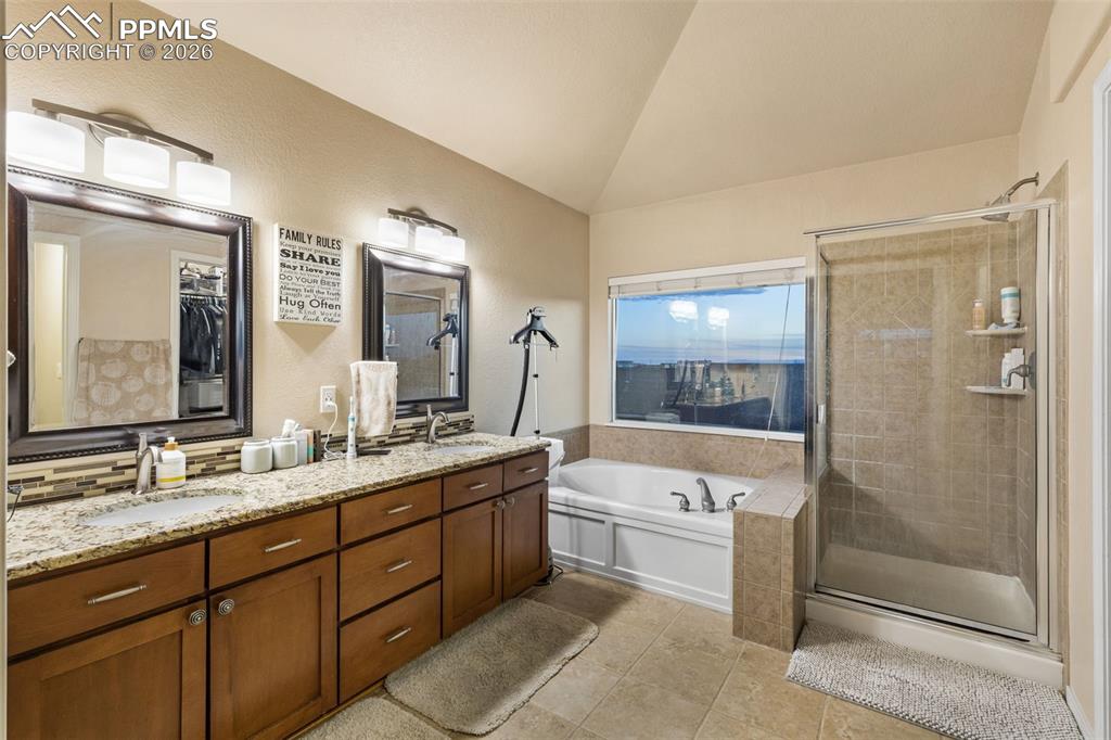 Image 24 of 37: Bathroom