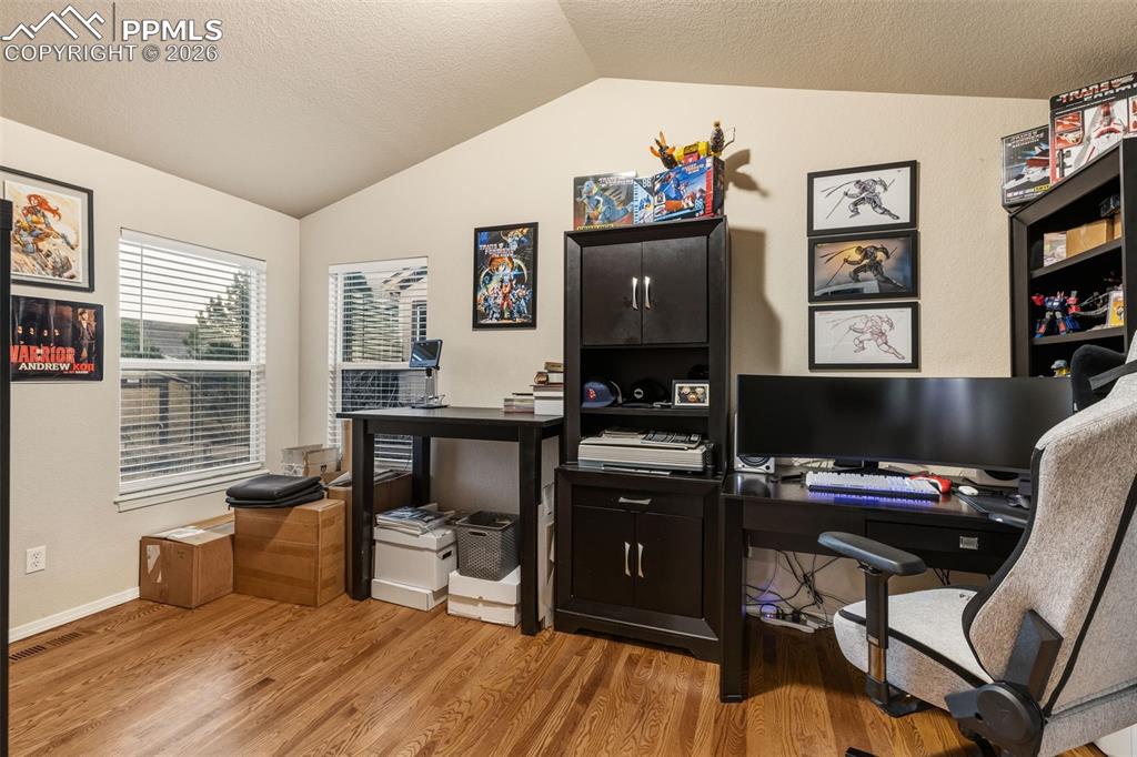 Image 26 of 37: Office