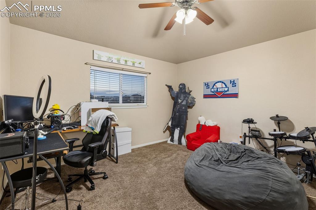 Image 27 of 37: Office