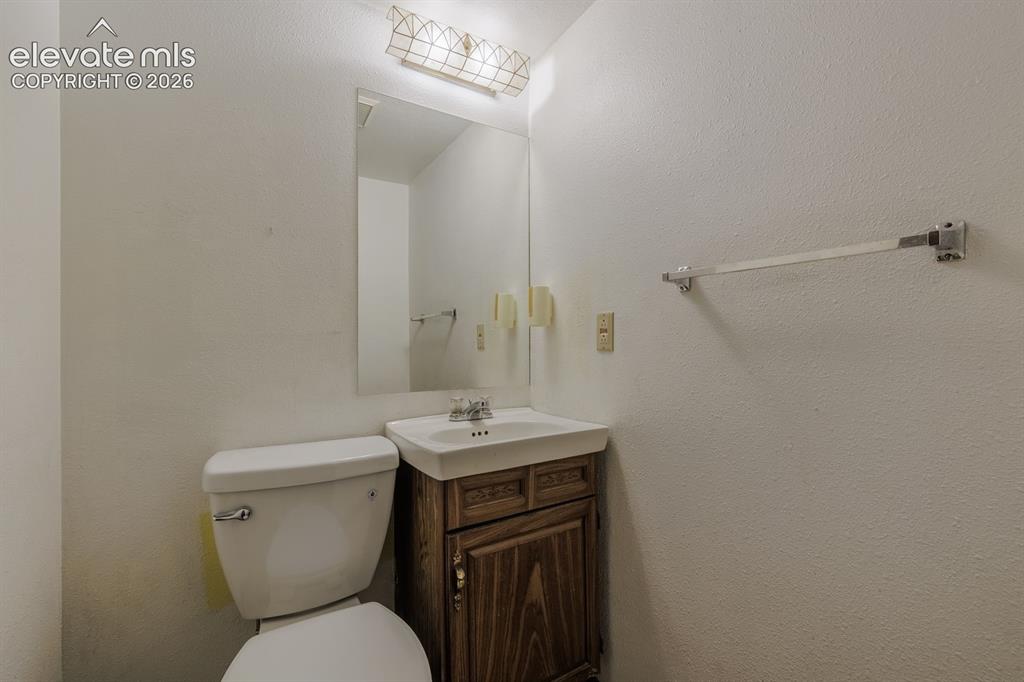 Image 32 of 49: Bathroom