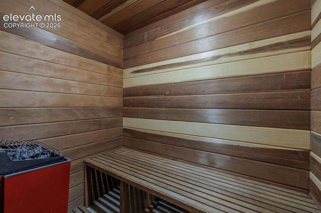 Image 33 of 49: Sauna