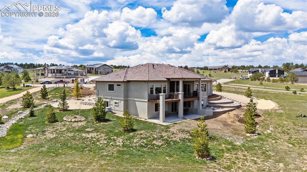 Image 10 of 50: Back of Structure