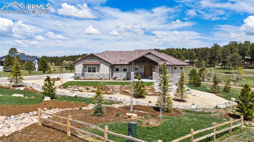 Image 11 of 50: Front of Structure