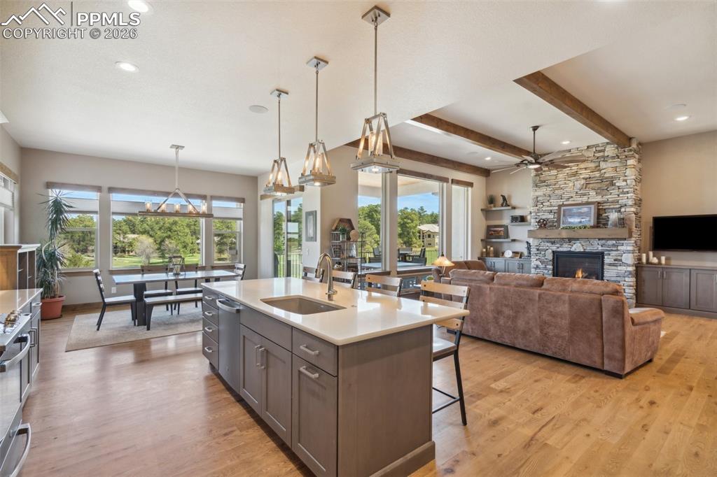 Image 24 of 50: Kitchen