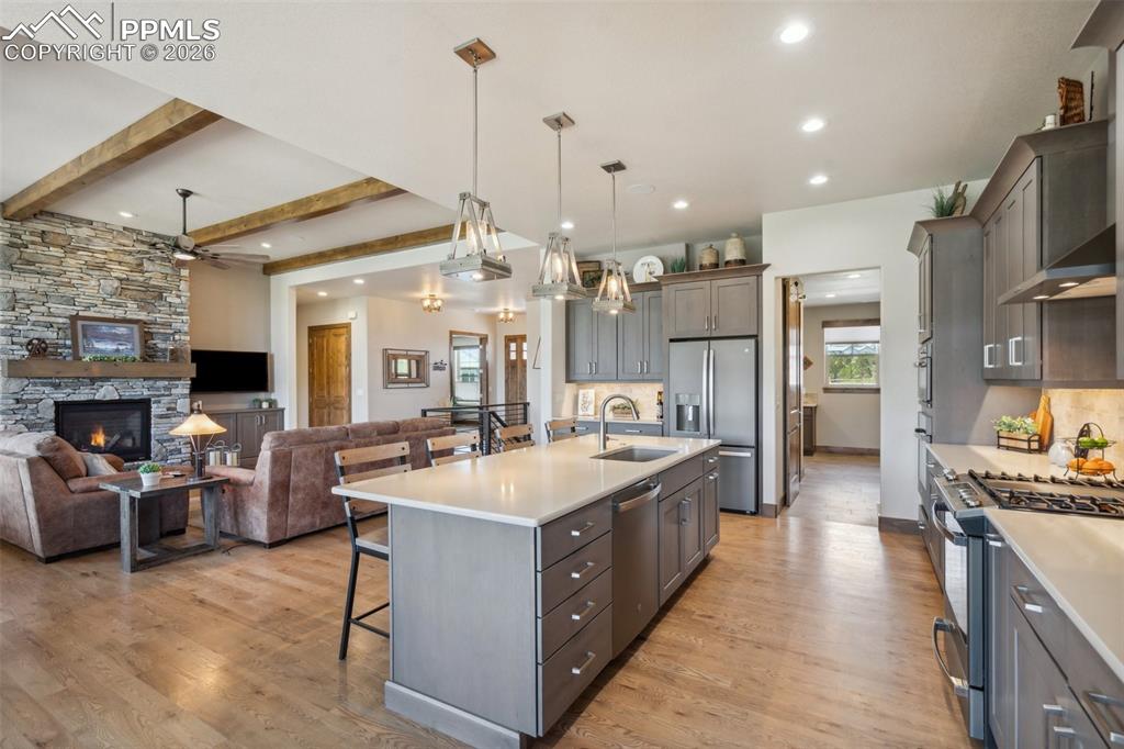 Image 26 of 50: Kitchen