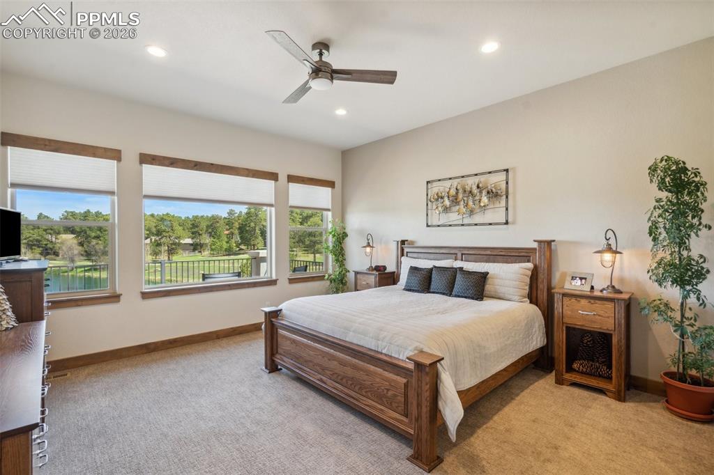 Image 33 of 50: Bedroom