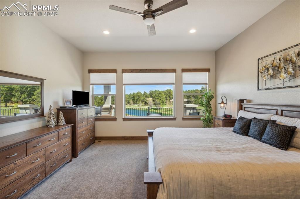 Image 34 of 50: Bedroom