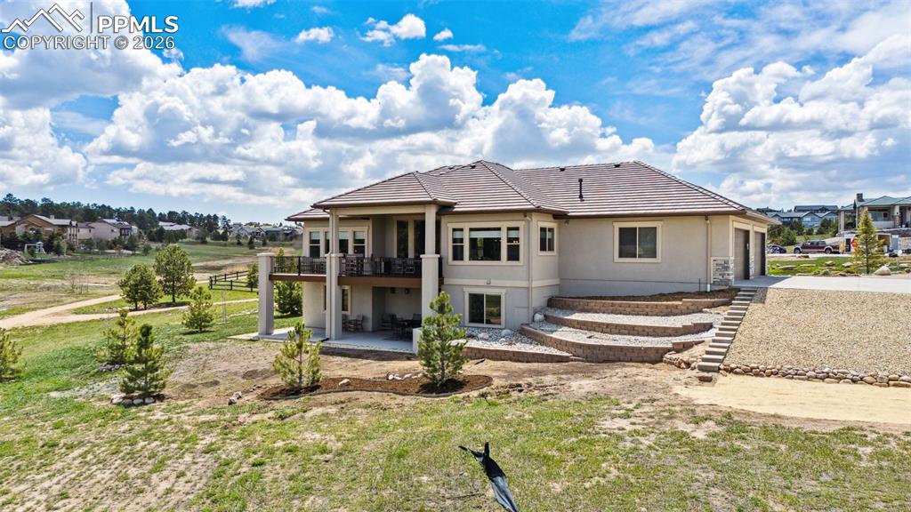 Image 8 of 50: Back of Structure