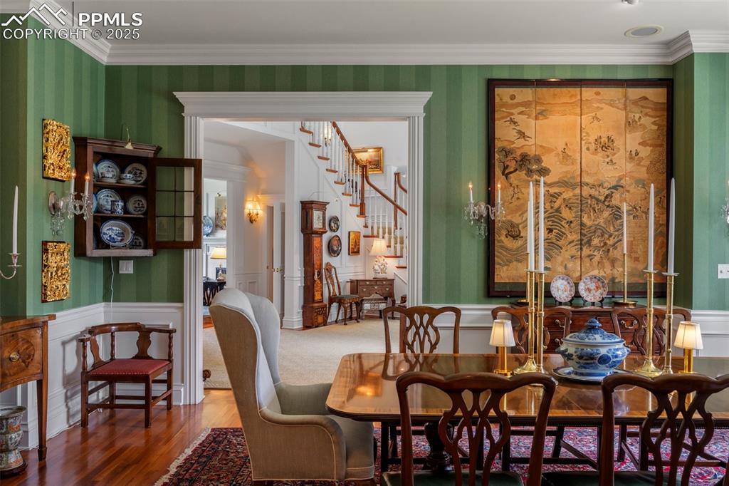 Image 10 of 50: Dining Area