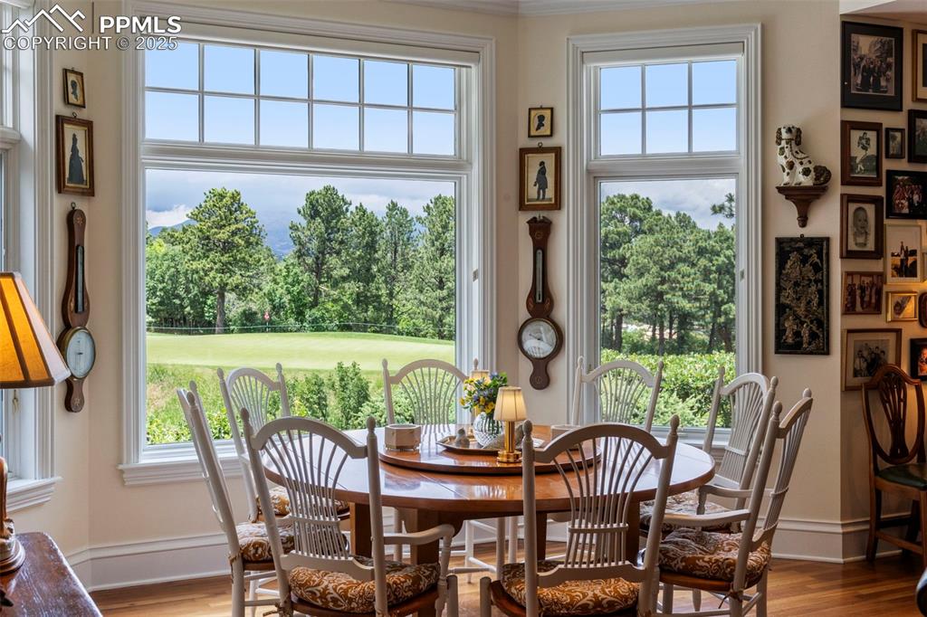 Image 15 of 50: Dining Area