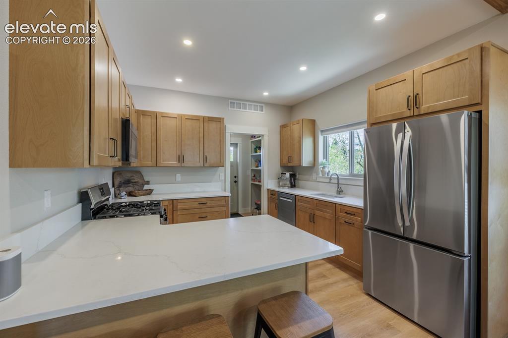 Image 11 of 50: Kitchen