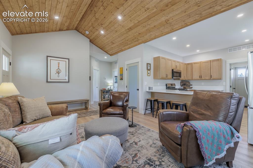 Image 9 of 50: Living Room