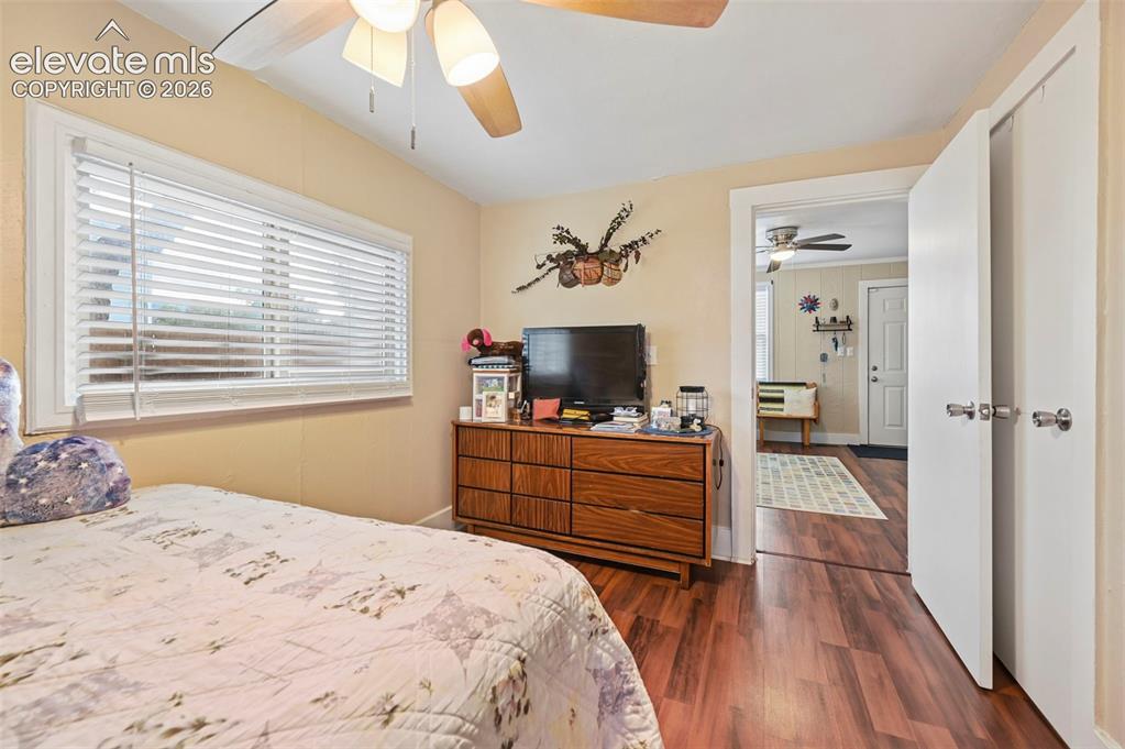 Image 11 of 22: Bedroom