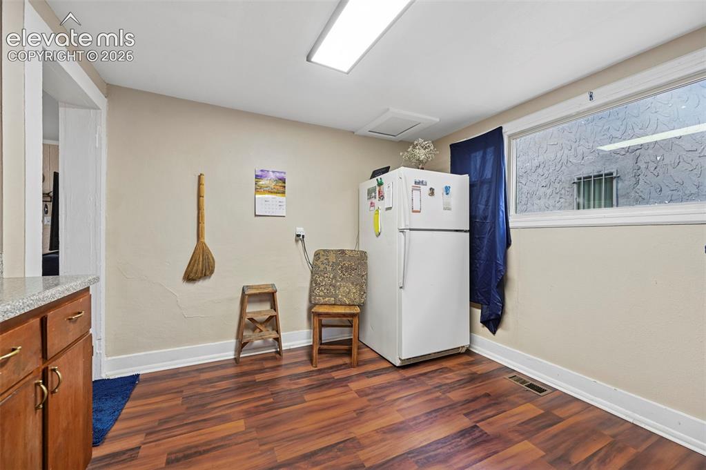 Image 14 of 22: Kitchen