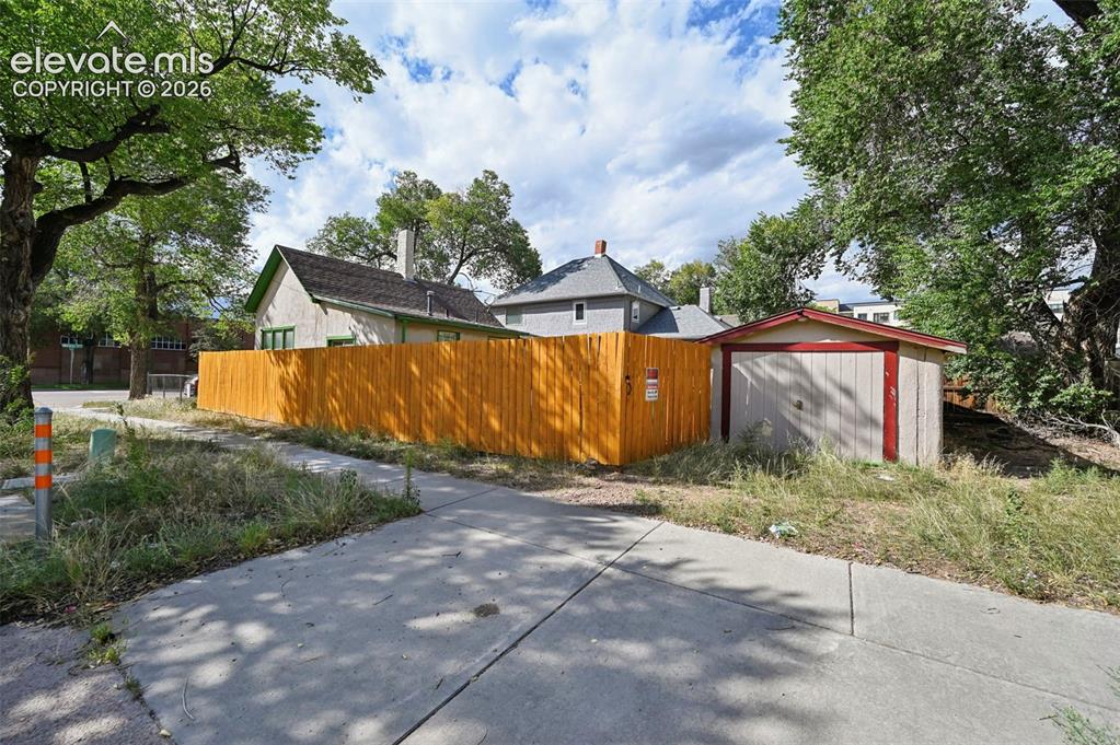 Image 22 of 22: Great space to expand with an ADU