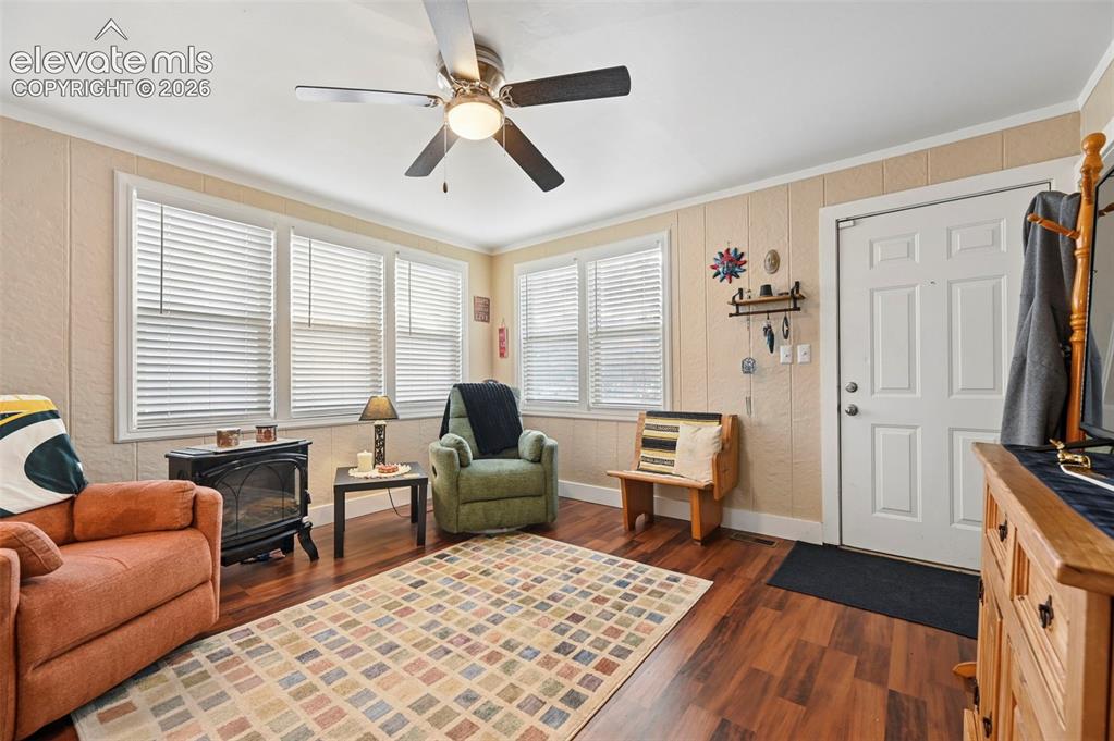 Image 5 of 22: Living Room