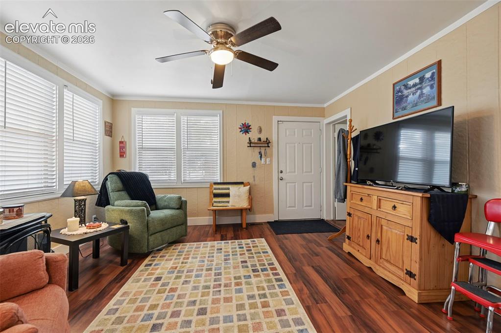 Image 6 of 22: Living Room