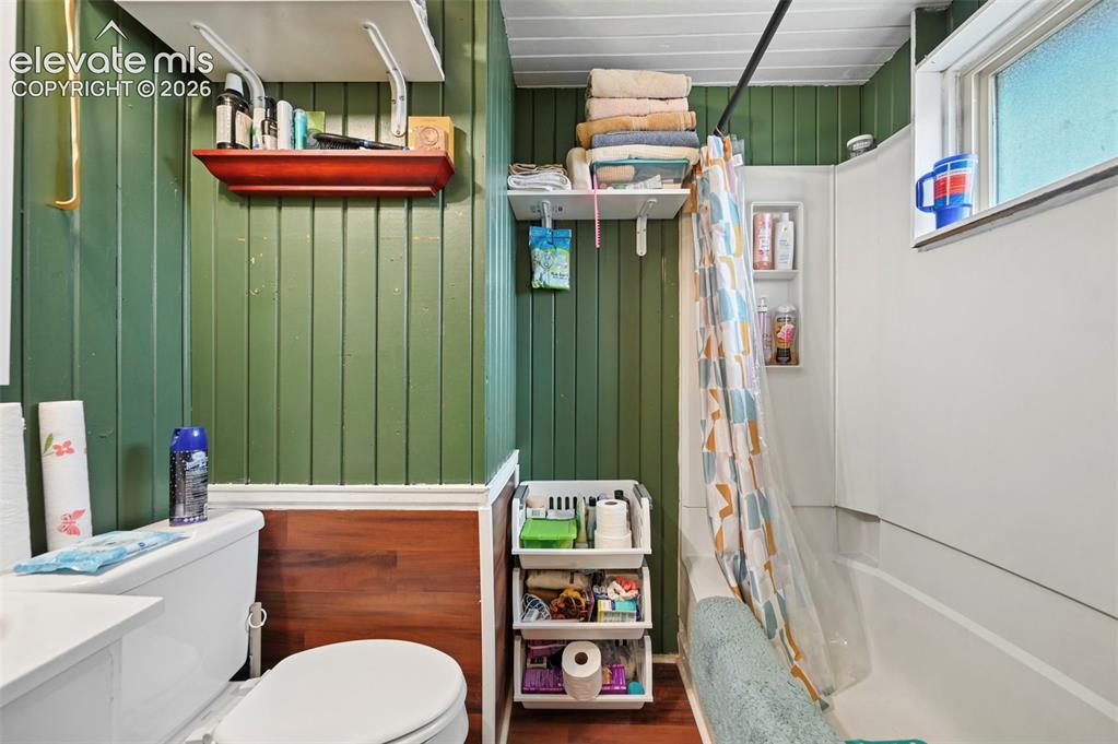Image 8 of 22: Bathroom
