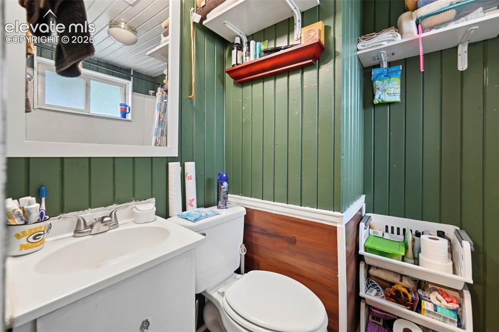 Image 9 of 22: Bathroom