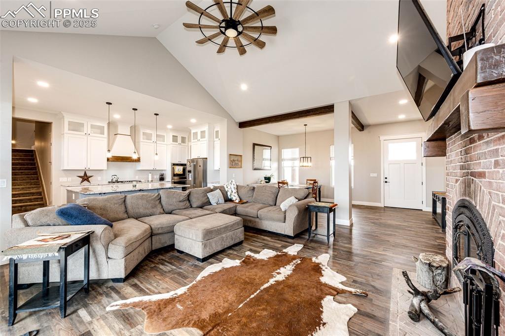 Image 12 of 40: Living Room