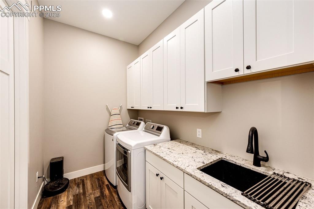 Image 15 of 40: Laundry