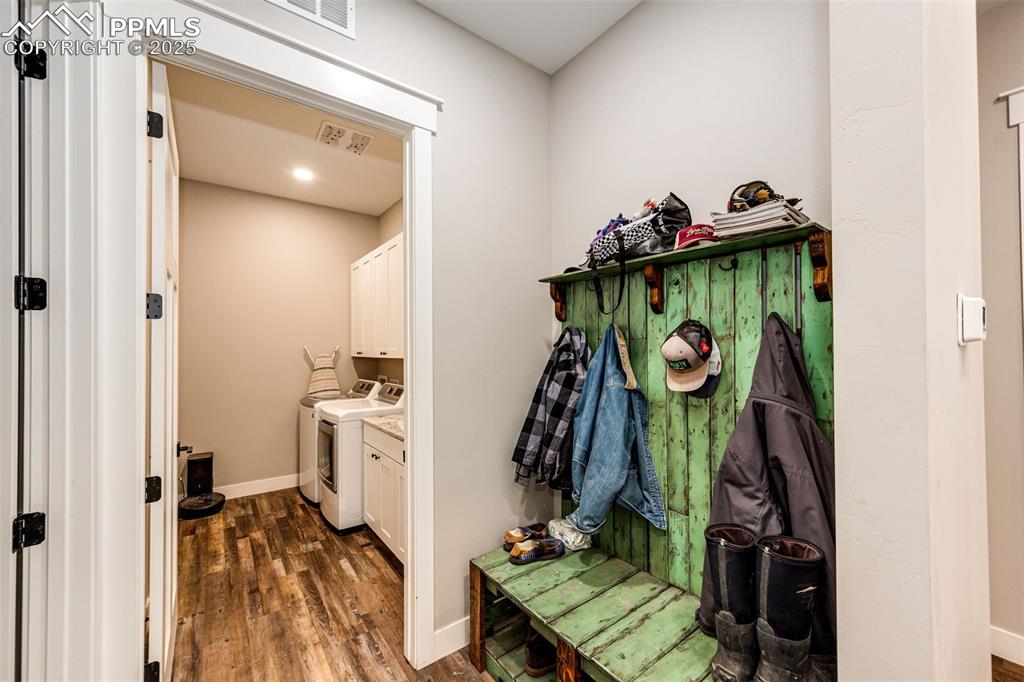 Image 16 of 40: Mud Room