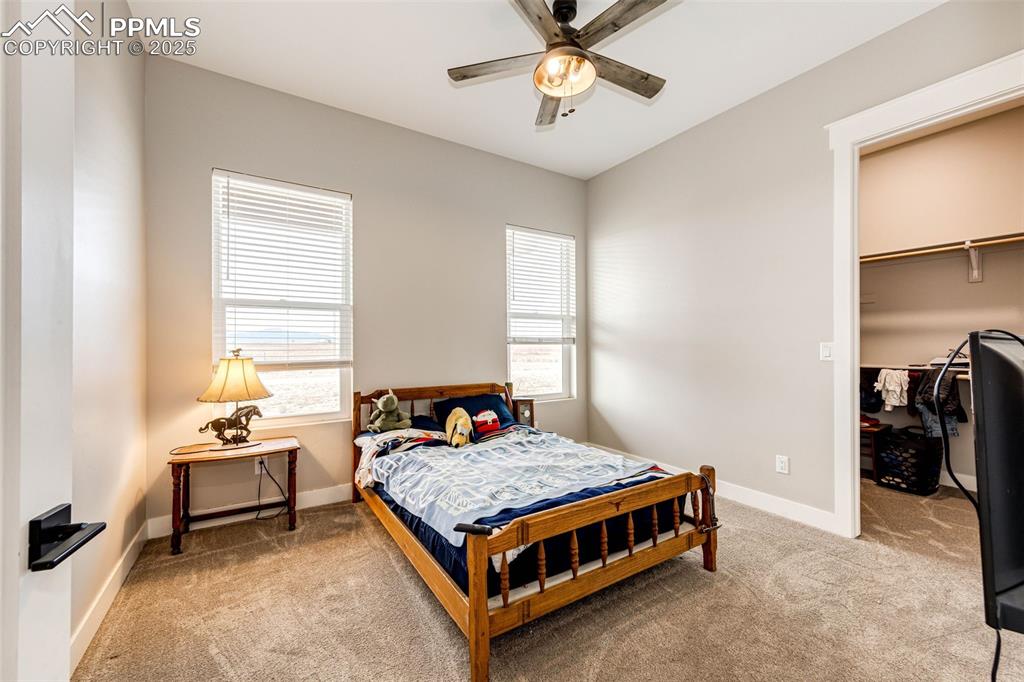 Image 23 of 40: Bedroom