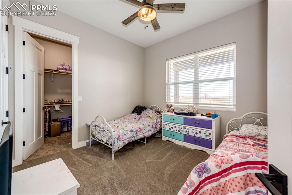 Image 27 of 40: Bedroom