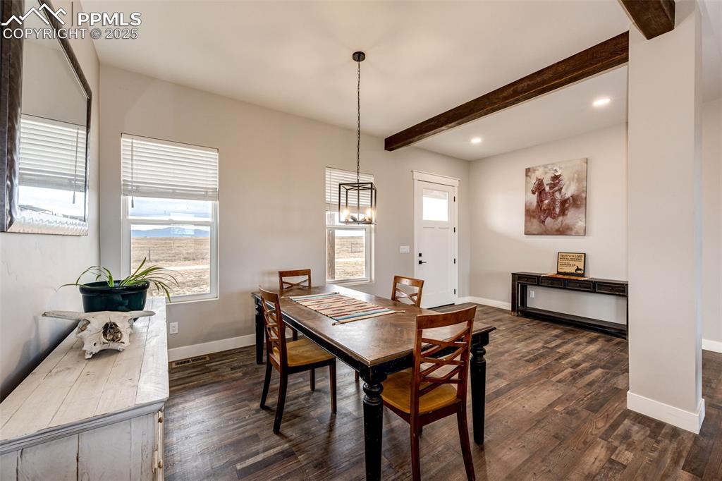 Image 9 of 40: Dining Area