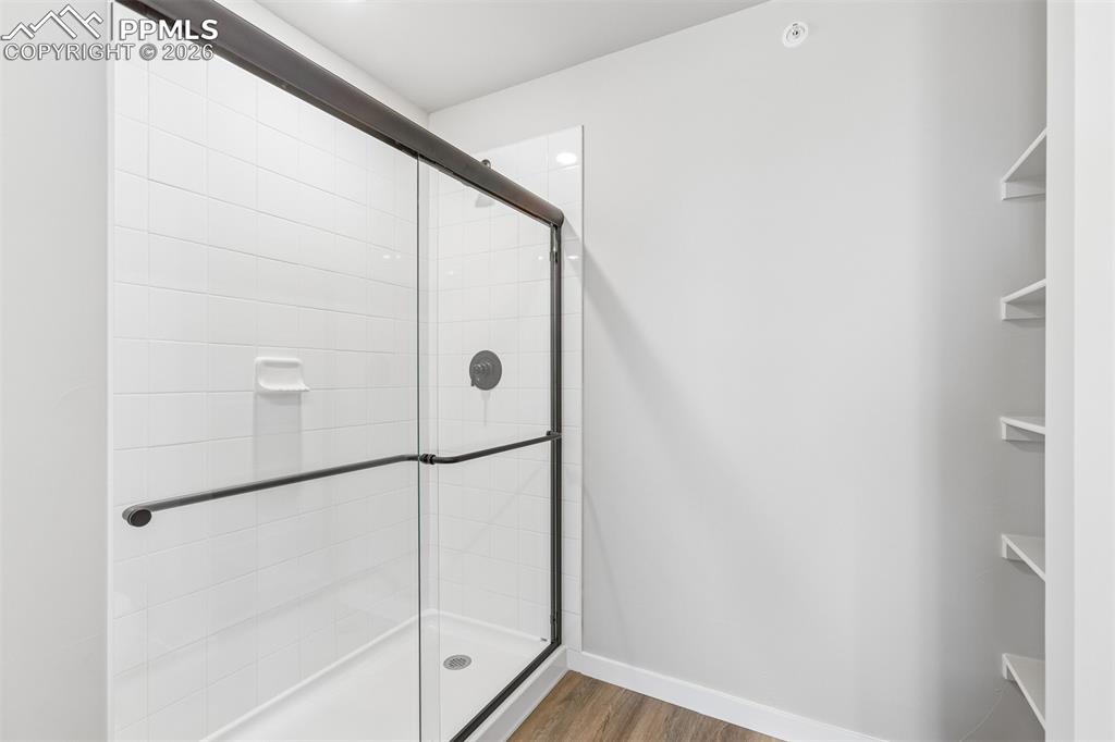 Image 14 of 21: Bathroom