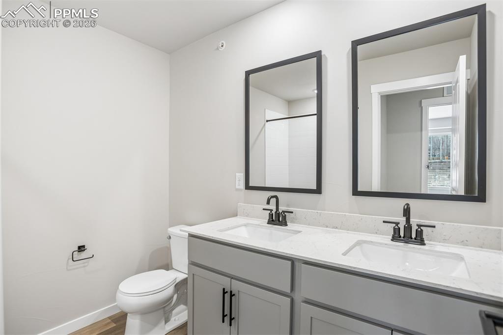 Image 15 of 21: Bathroom