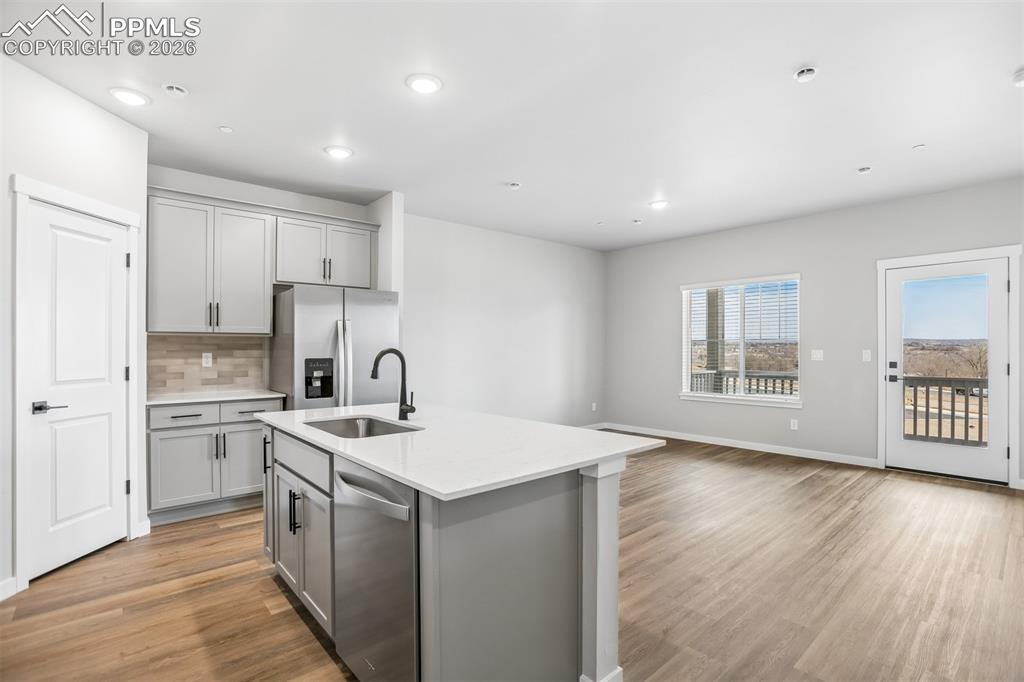 Image 18 of 21: Kitchen