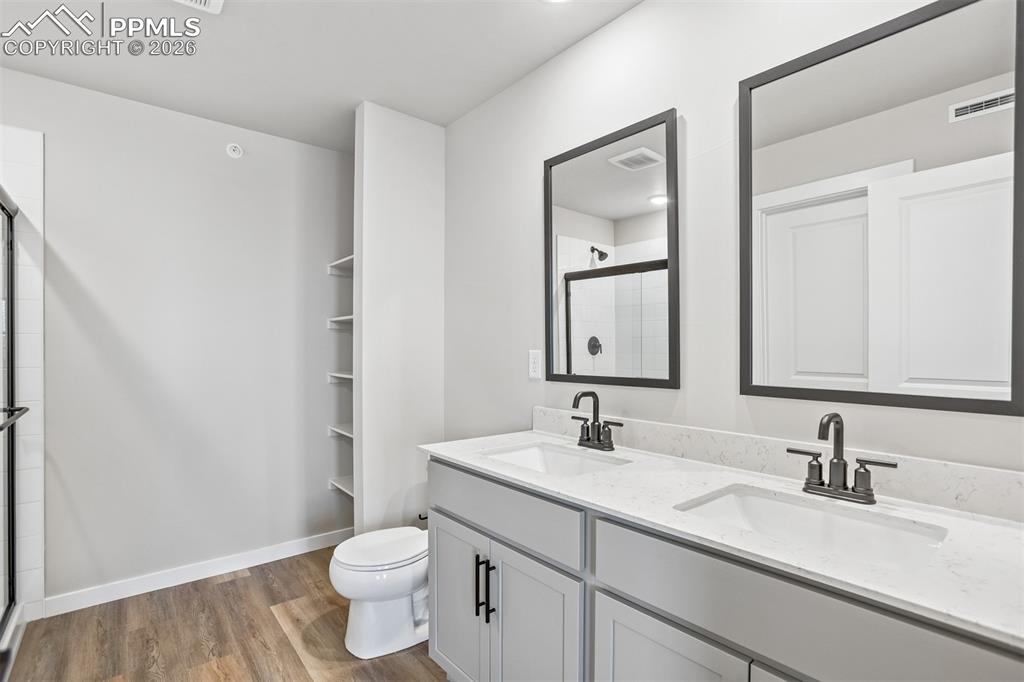 Image 21 of 21: Bathroom