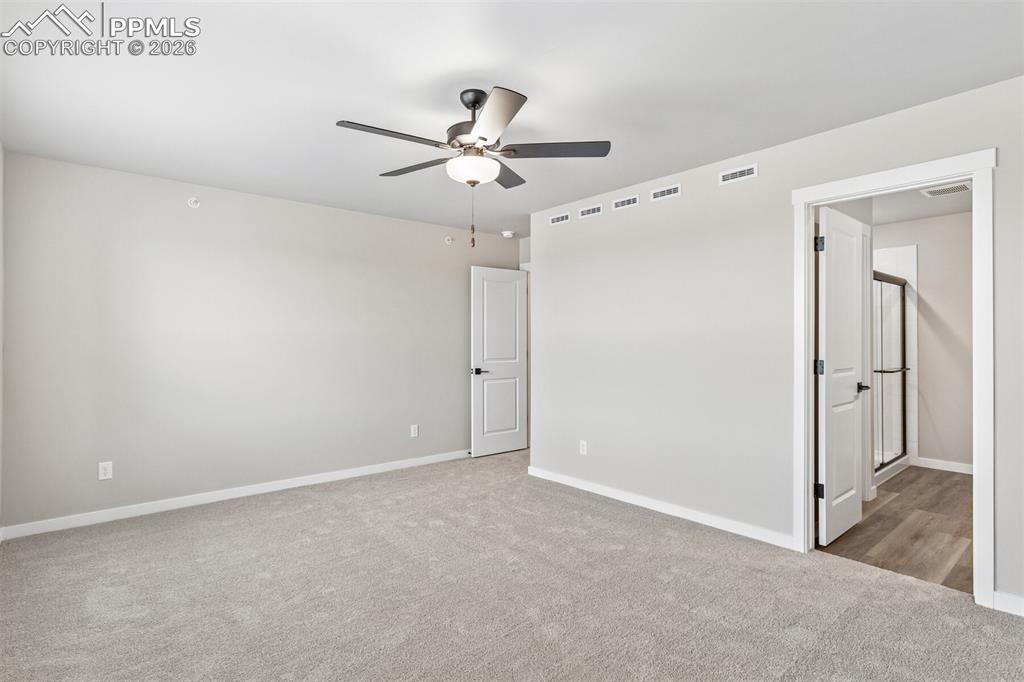 Image 6 of 21: Bedroom