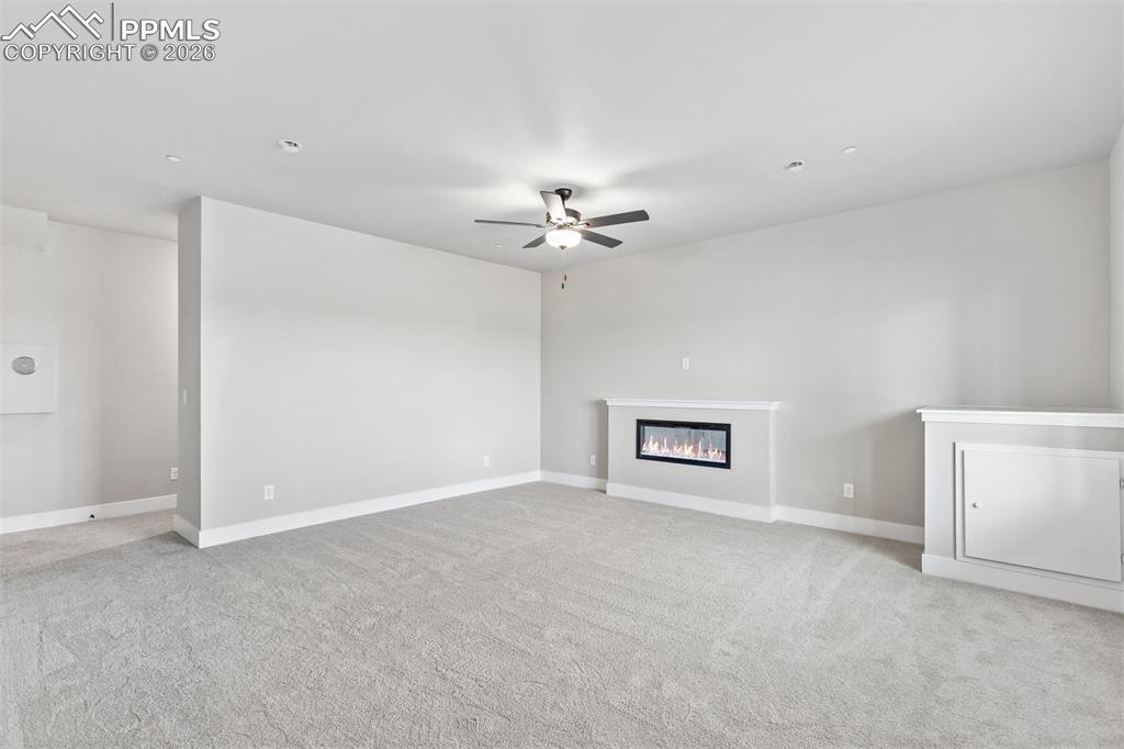 Image 7 of 21: Living Room