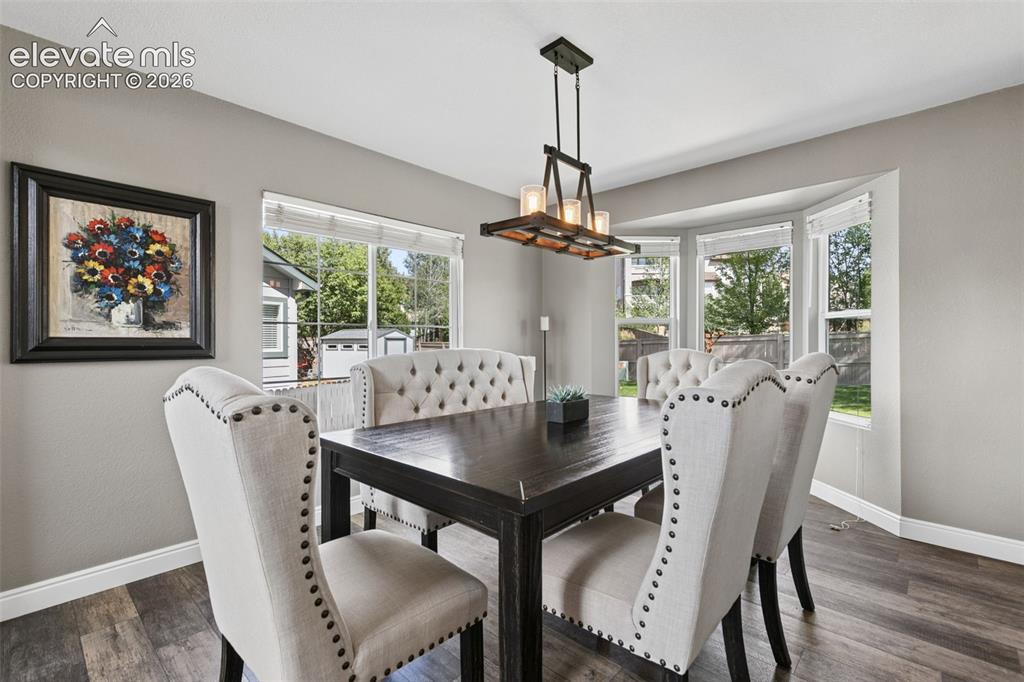 Image 8 of 50: Dining Area