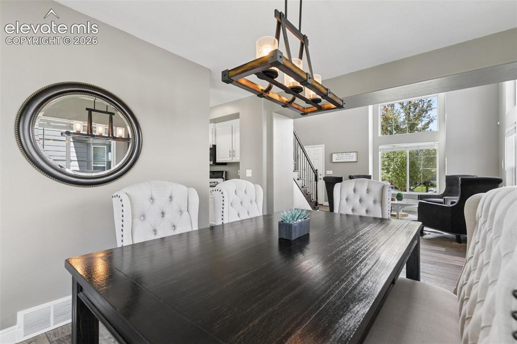 Image 9 of 50: Dining Area