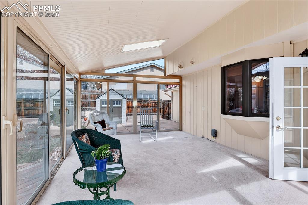 Image 13 of 37: High quality sliding doors on all three sides!