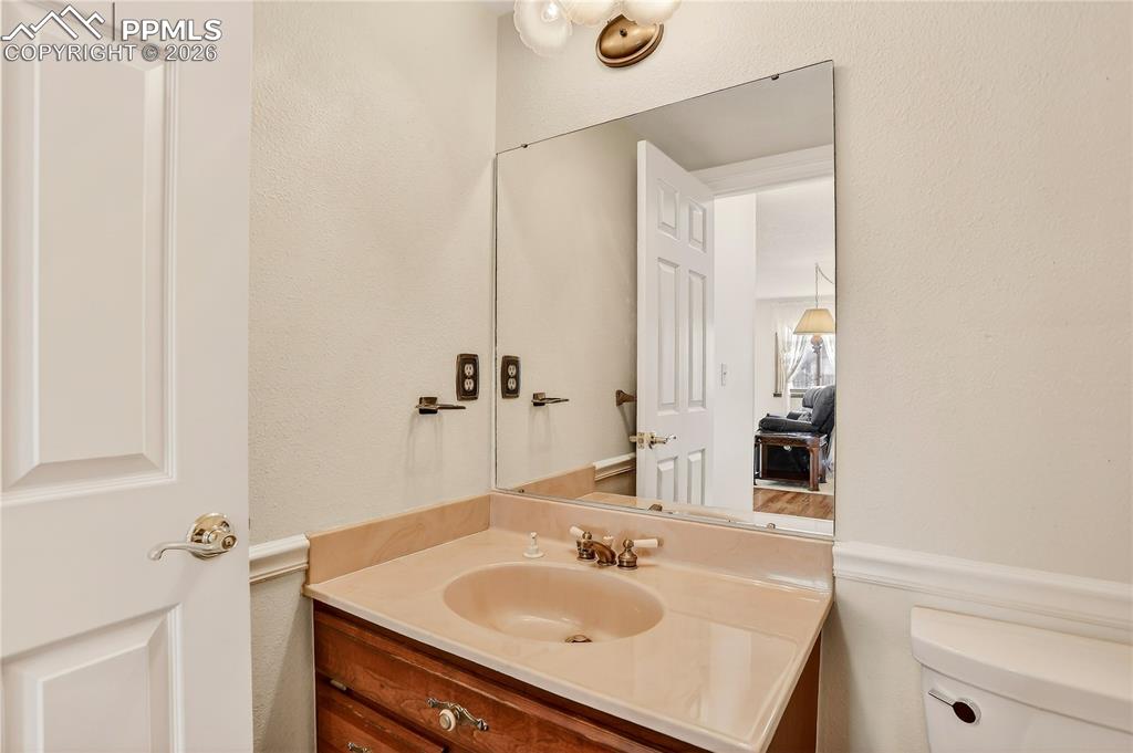 Image 15 of 37: Main-level half bath