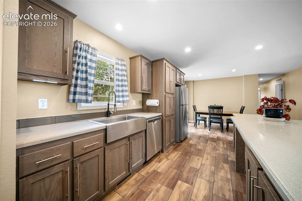 Image 11 of 49: Kitchen
