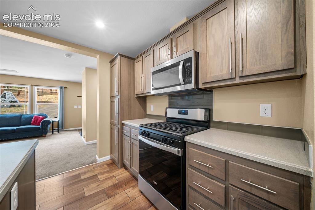 Image 13 of 49: Kitchen