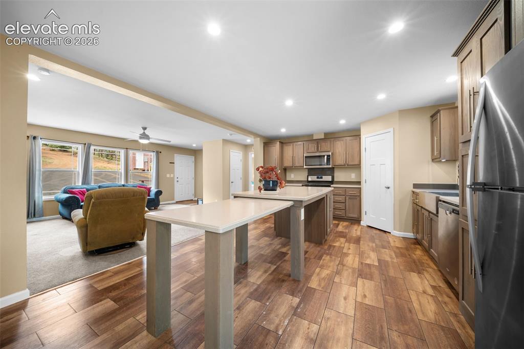 Image 14 of 49: Kitchen
