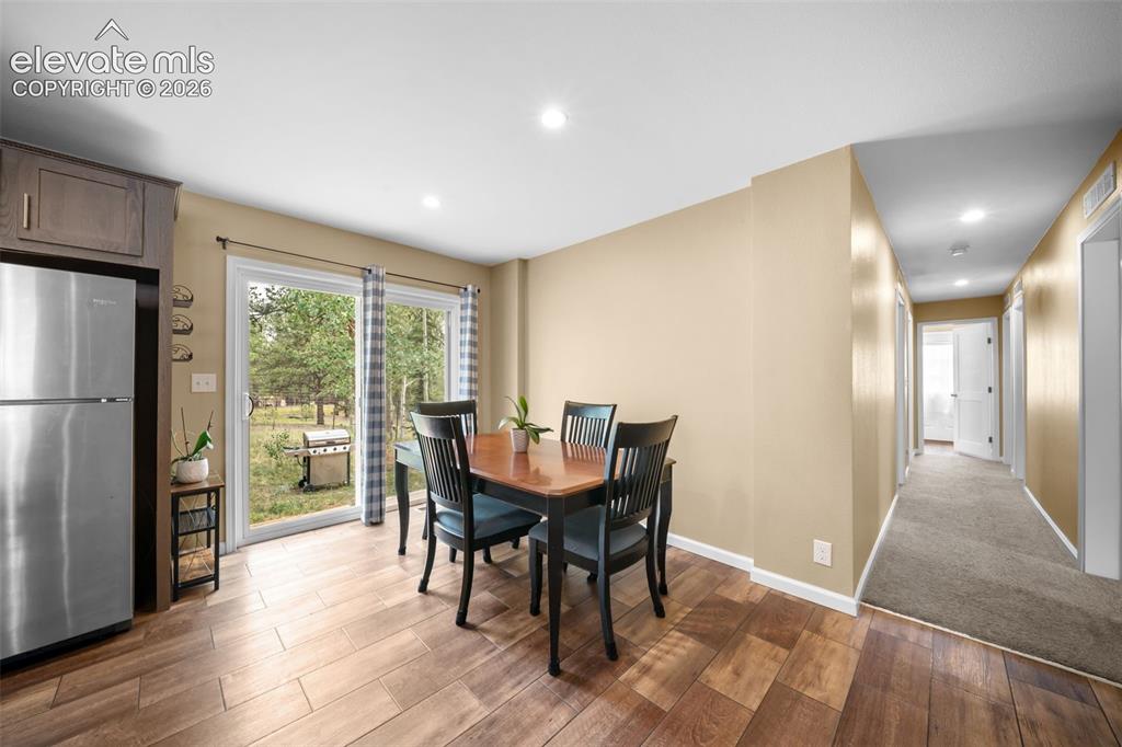 Image 15 of 49: Dining Area