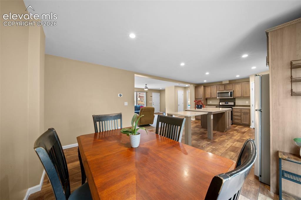 Image 16 of 49: Dining Area